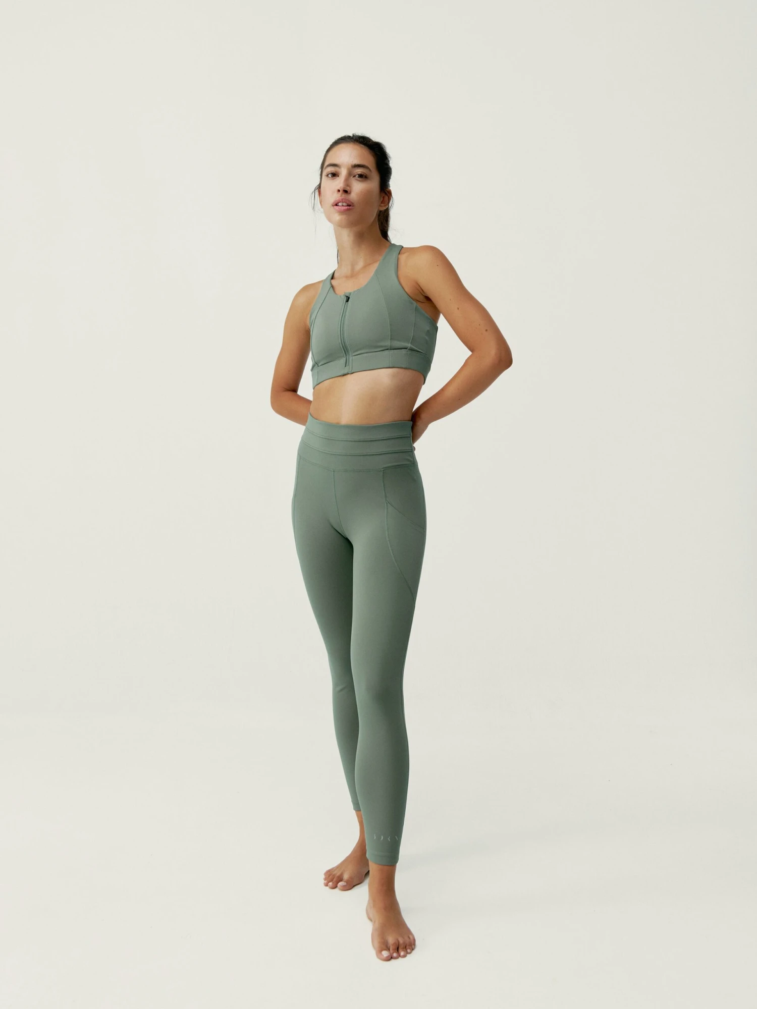 Born Living Yoga Top Agni Oregano - Imagen 5