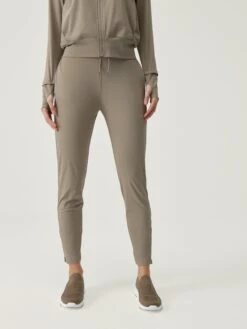 Born Living Yoga Jogger Airla Fossil