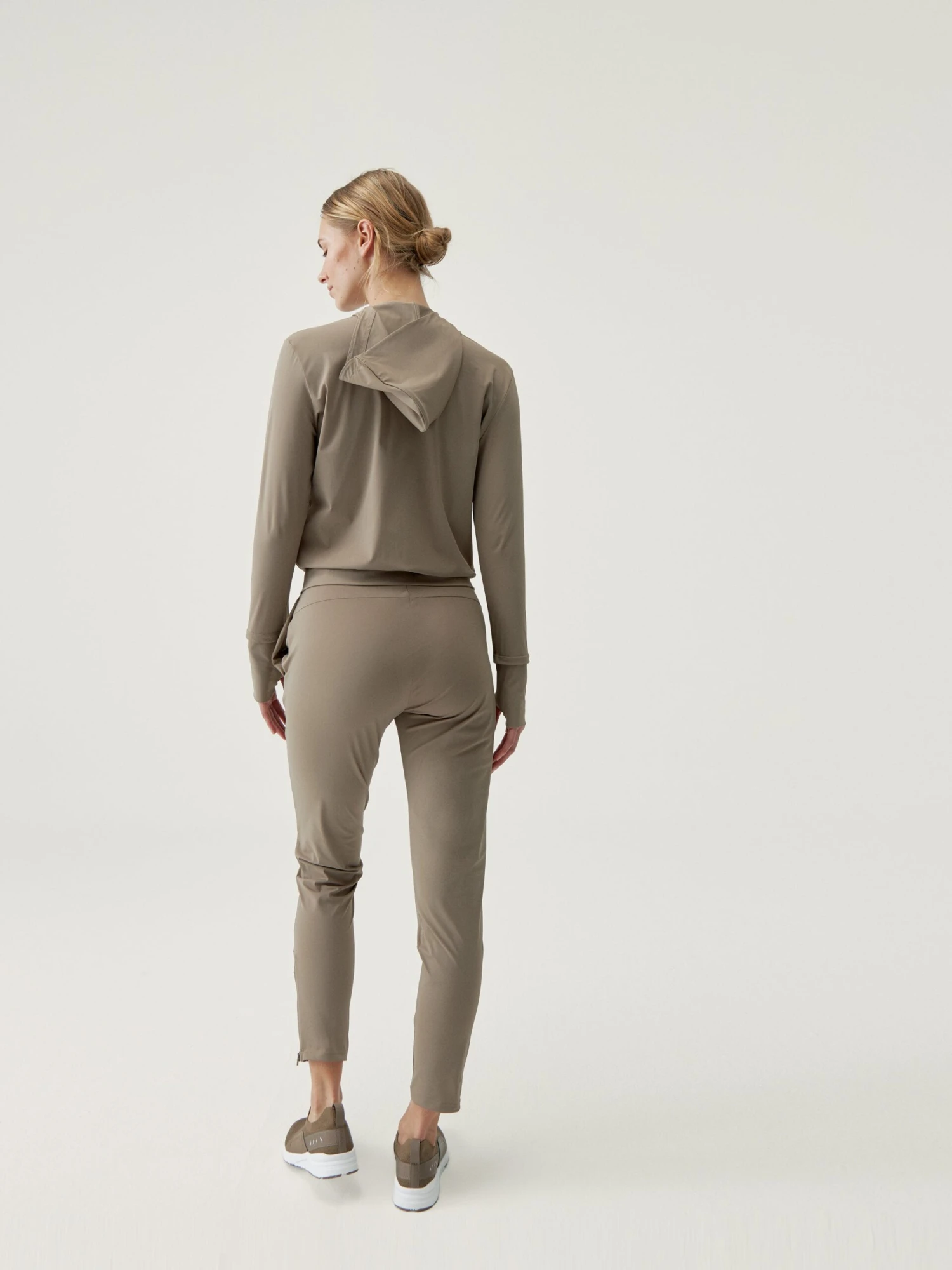 Born Living Yoga Jacket Airla Fossil - Imagen 5