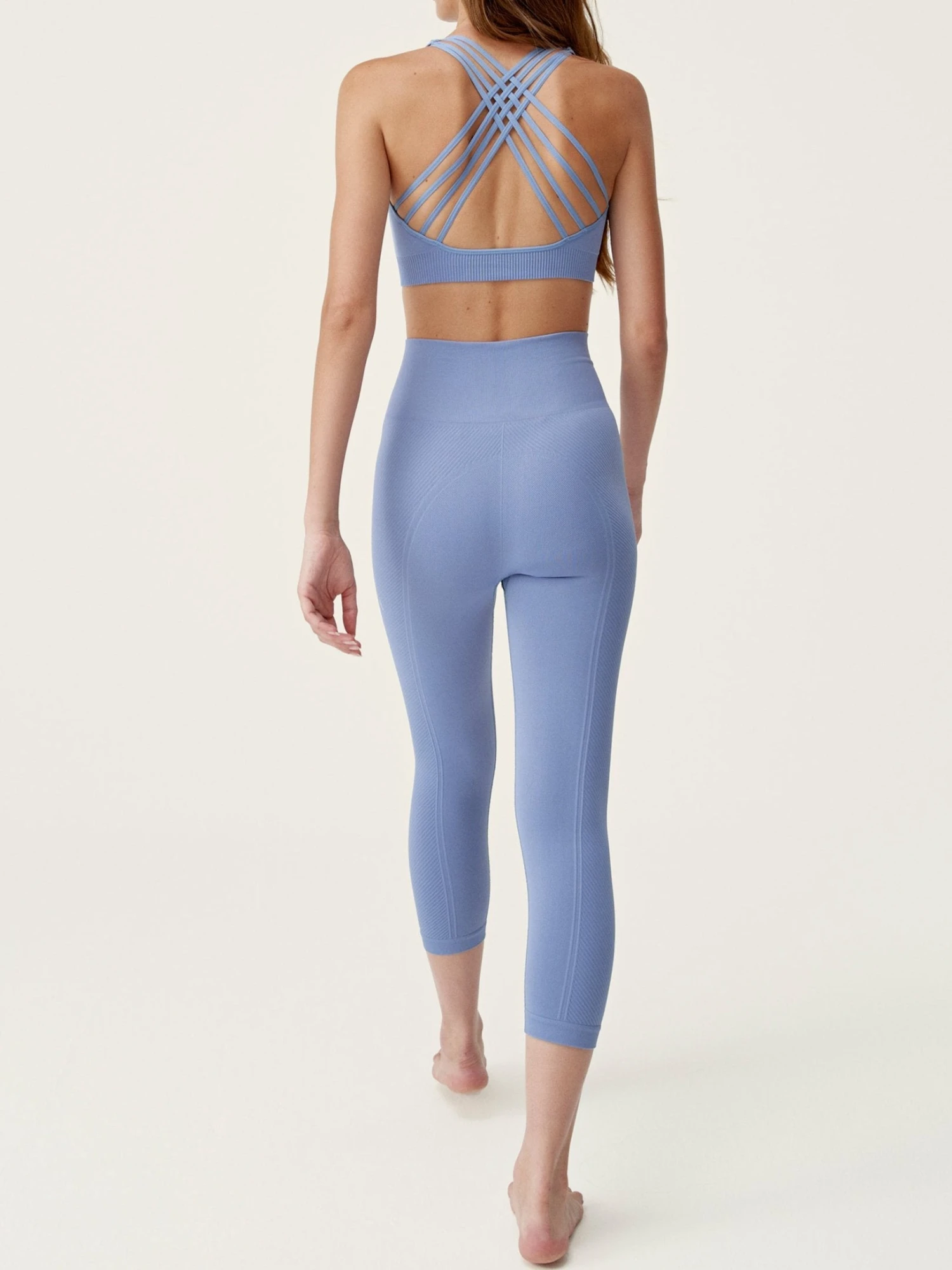 Born Living Yoga Top Apamala Digital Lavanda - Imagen 4