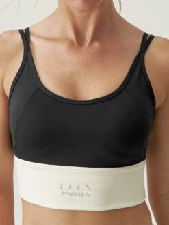 Born Living Yoga Top Tay Ivory/Black
