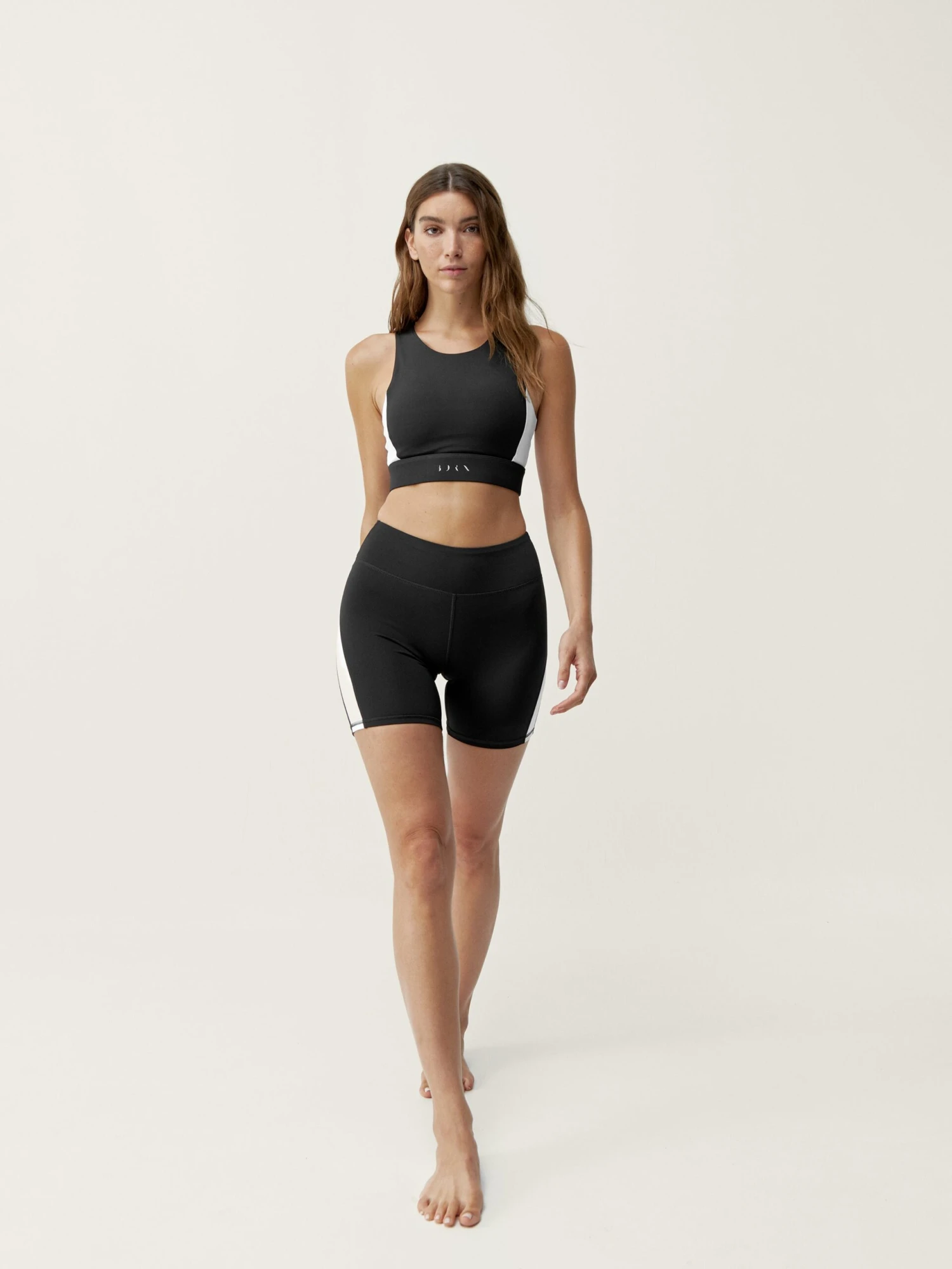 Born Living Yoga Top Latika Black/White - Imagen 3