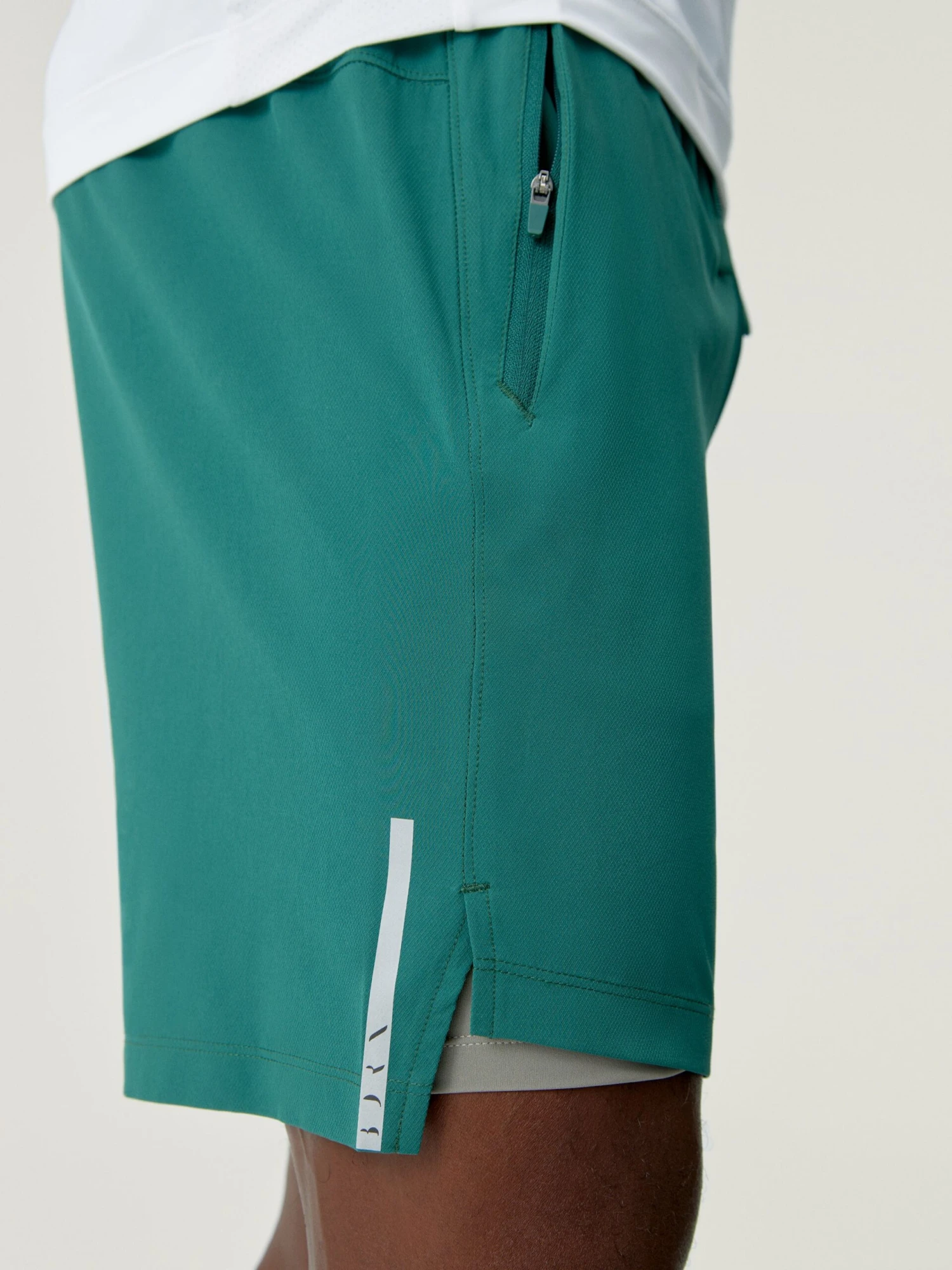 Born Living Yoga Short Natron Basil Green/Rock - Imagen 3