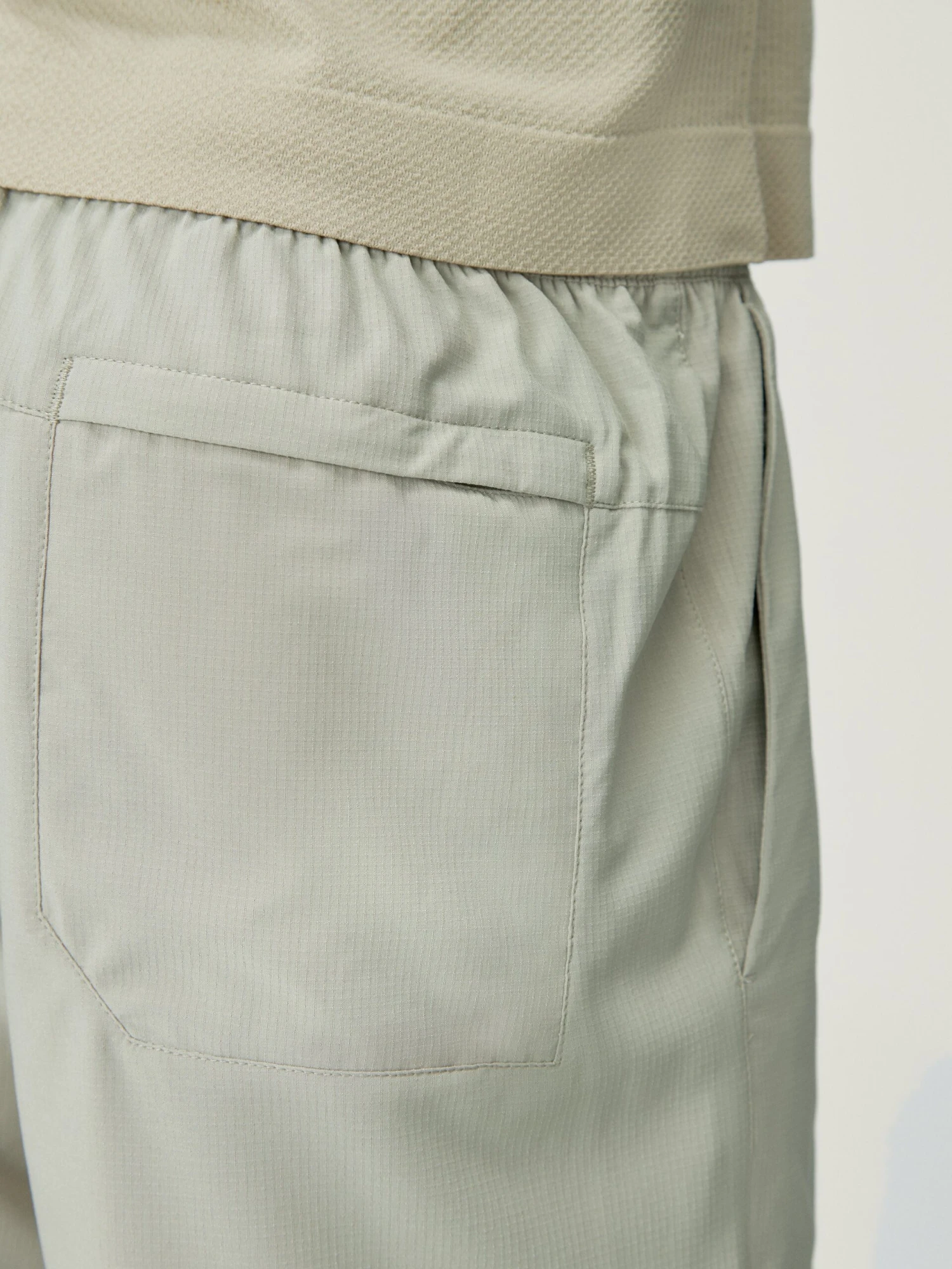 Born Living Yoga Short Rhein River Stone - Imagen 4