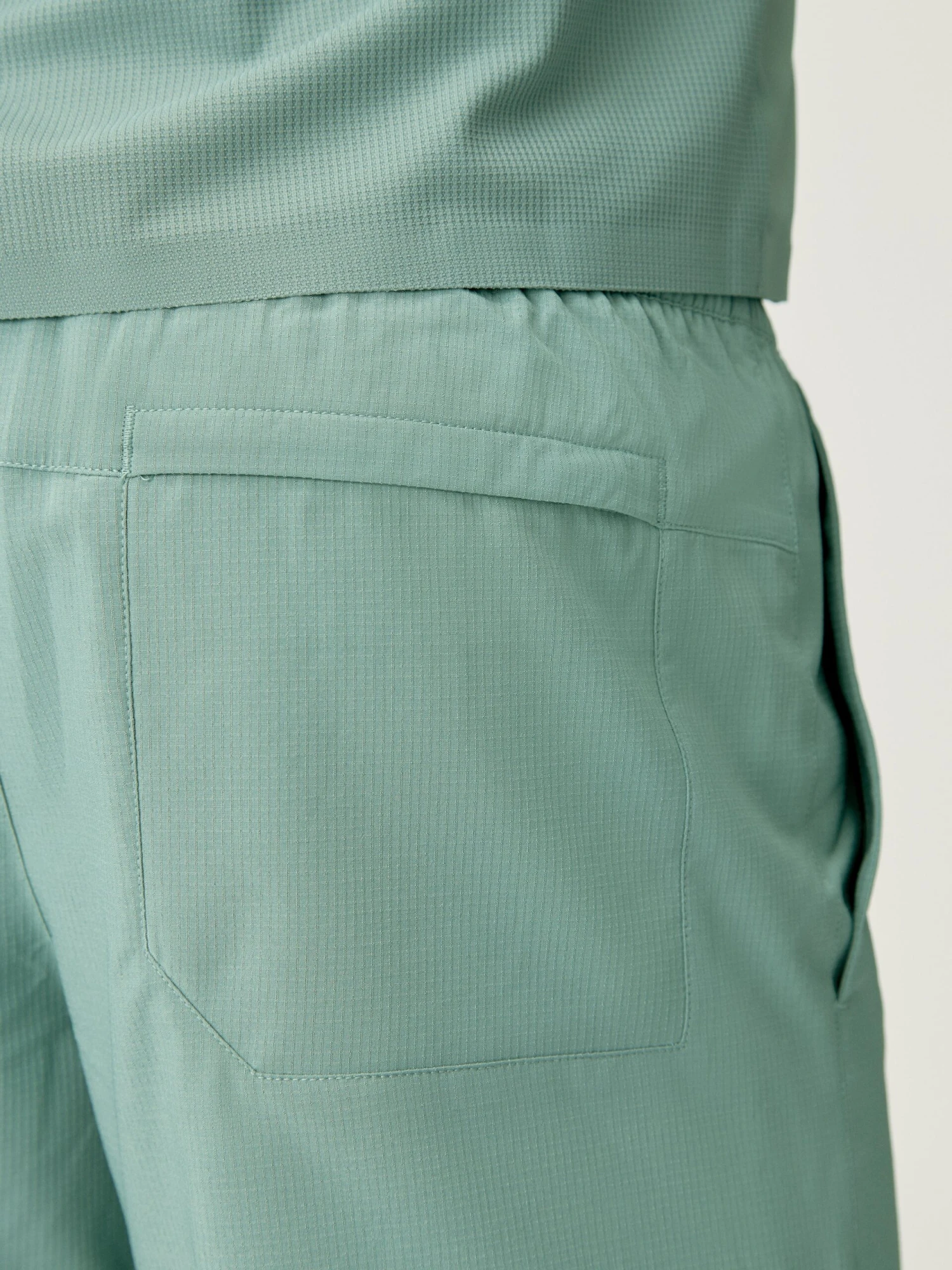 Born Living Yoga Short Rhein Salvia Green - Imagen 3