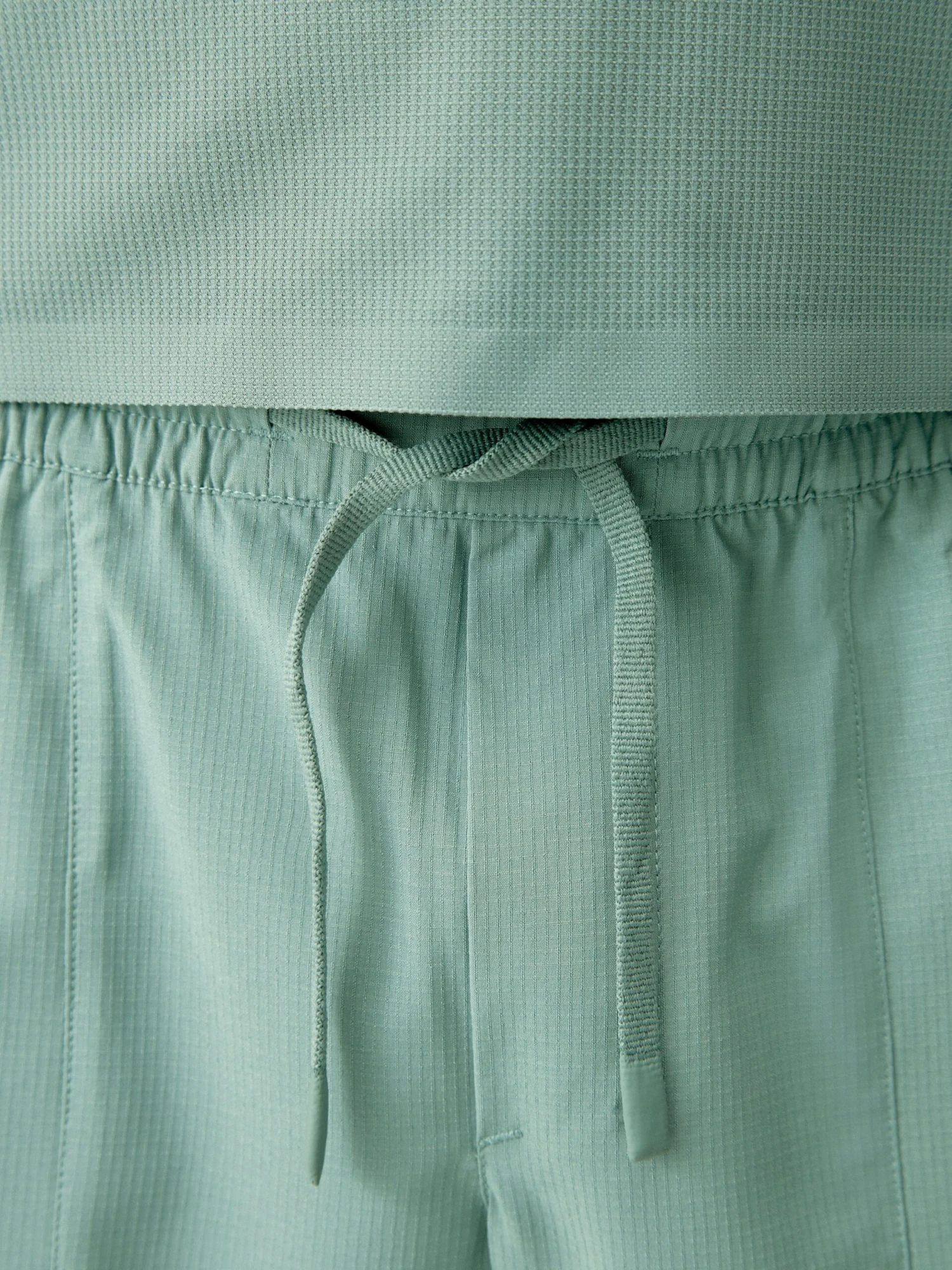 Born Living Yoga Short Rhein Salvia Green - Imagen 4
