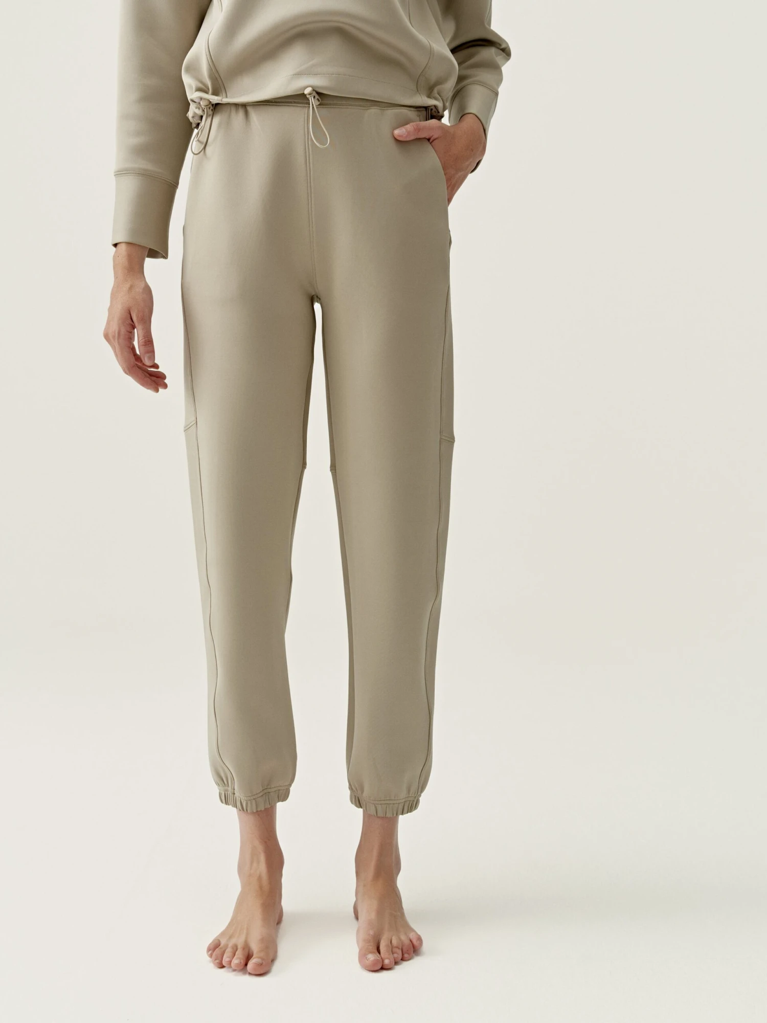 Born Living Yoga Jogger Saona Pumice