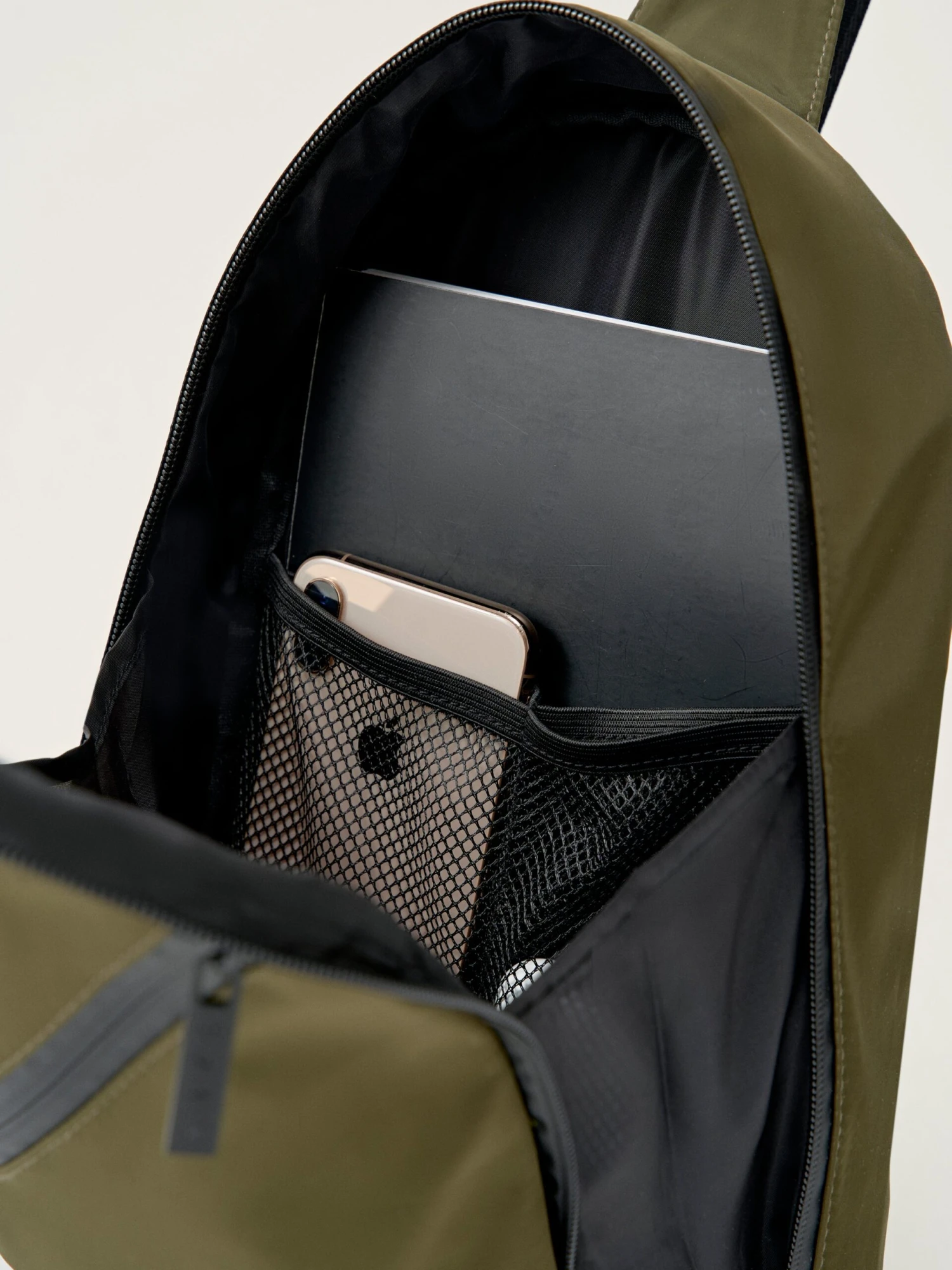 Born Living Yoga Bag Stow Dark Olive - Imagen 3