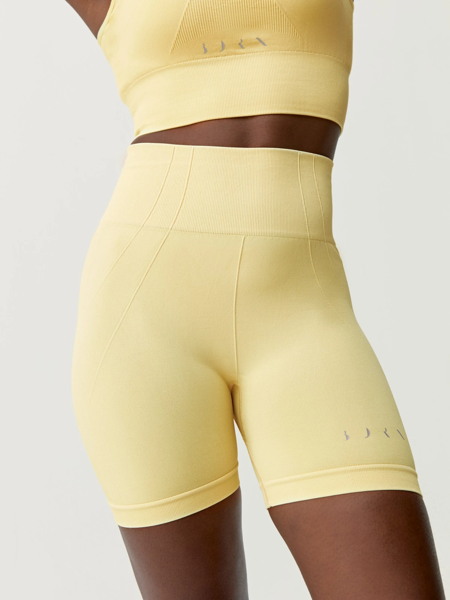 Born Living Yoga Short Urdhva Yellow Soft - Imagen 2