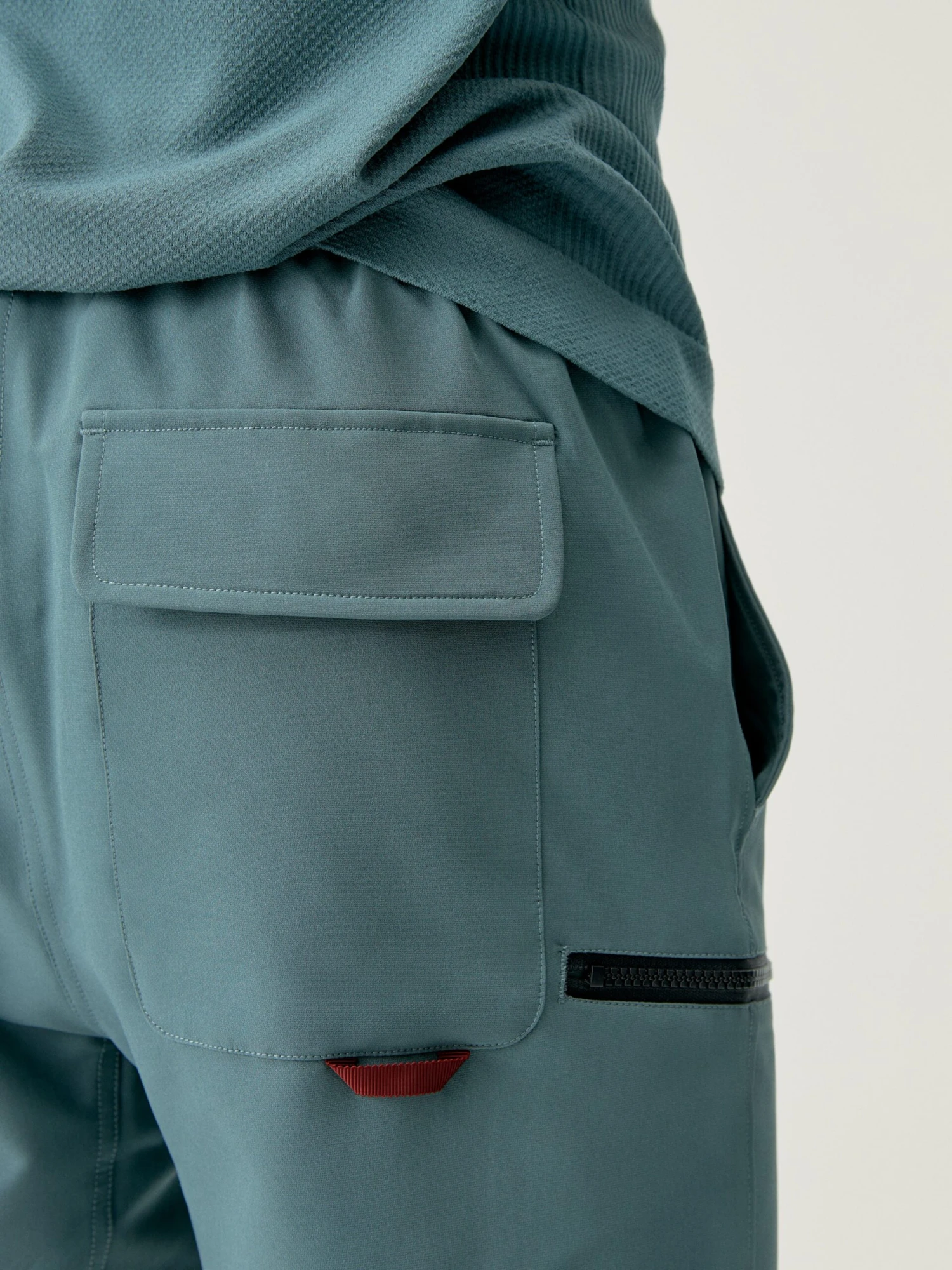 Born Living Yoga Short Yukon Grey Green - Imagen 4